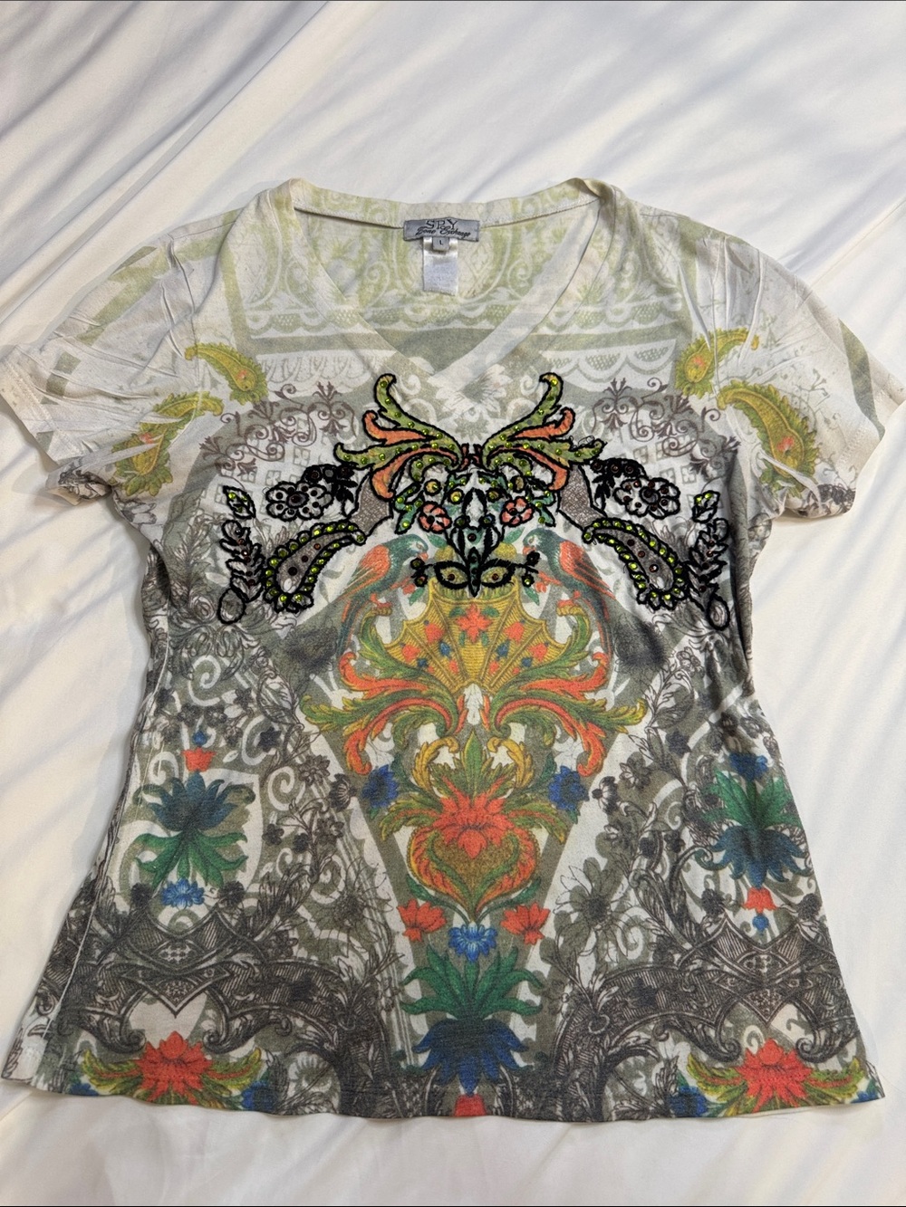 V-Neck Short Sleeve Floral Medallion Tee in Multicolor. vintage